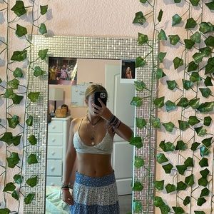 A swimsuit top. Brand is BOYS+ARROWS.Size is medium.Color is white.